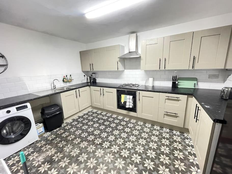 30 Percent Off Weekly Stays - 6 Bedroom House - 11 Beds Blackpool Exterior foto